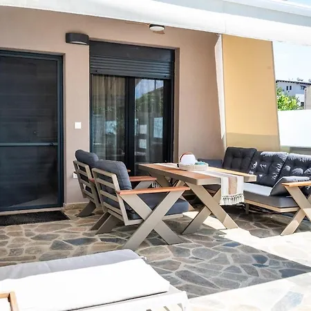 Hébergement de vacances Sithoniars Luxury Two Floor Maisonette With Private Pool & Garden