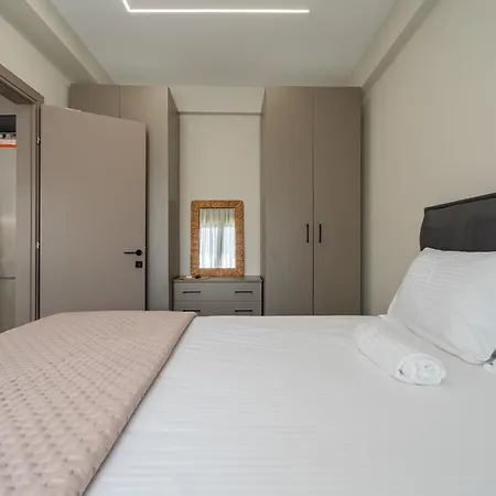 Sithoniars Luxury Two Floor Maisonette With Private Pool & Garden Hébergement de vacances *