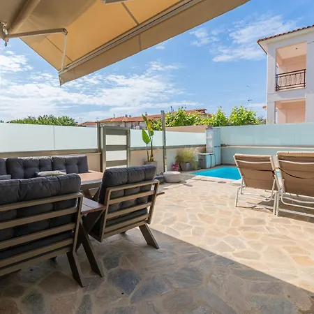 Sithoniars Luxury Two Floor Maisonette With Private Pool & Garden Hébergement de vacances