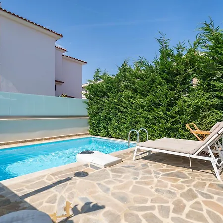 Sithoniars Luxury Two Floor Maisonette With Private Pool & Garden