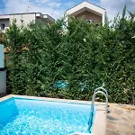 Sithoniars Luxury Two Floor Maisonette With Private Pool & Garden 尼基季
