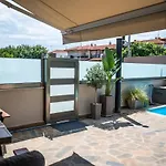 Sithoniars Luxury Two Floor Maisonette With Private Pool & Garden 度假居 *